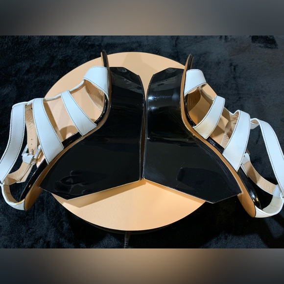 EUC❤️‍🔥
Giuseppe Zanotti Wedge Sandals.